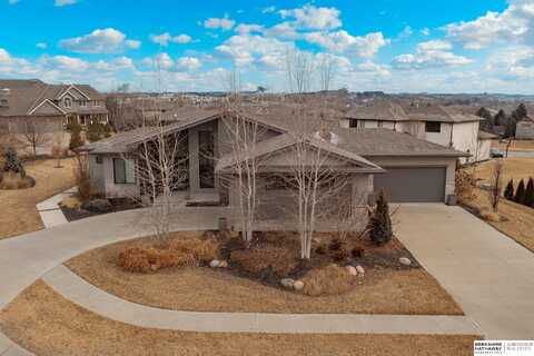 19606 Charles Circle, Elkhorn, NE 68022