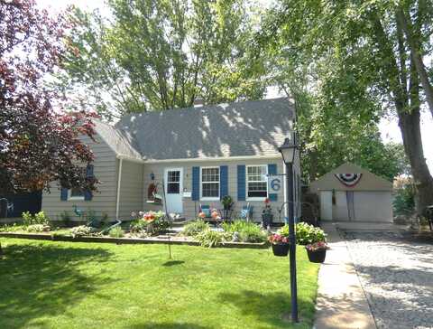 6 Poplar Street, Three Oaks, MI 49128