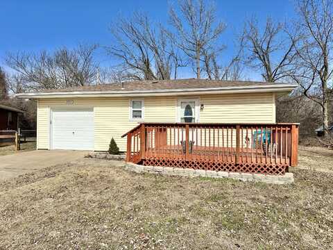 2501 E Pine Grove Place, Springfield, MO 65804