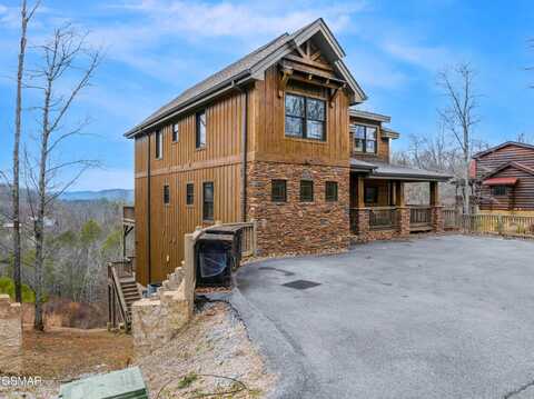 2342 Coopers Hawk Way, Sevierville, TN 37862