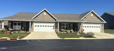 676 Snowflower Circle, Pigeon Forge, TN 37863