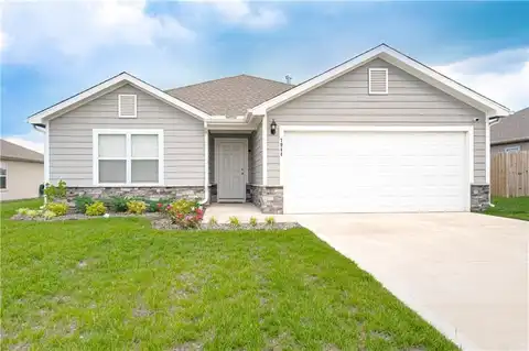 7944 SE 6th Terrace, Blue Springs, MO 64014