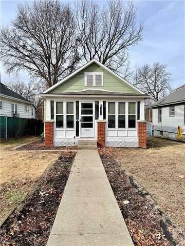 1436 Central Avenue, Leavenworth, KS 66048