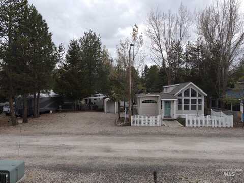 514 Sawyer St, Cascade, ID 83611