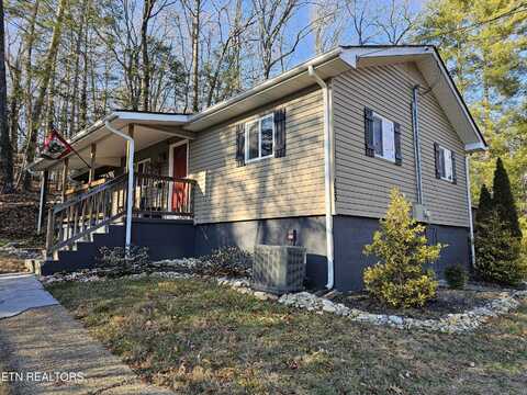 123 Taylor Rd, Oak Ridge, TN 37830