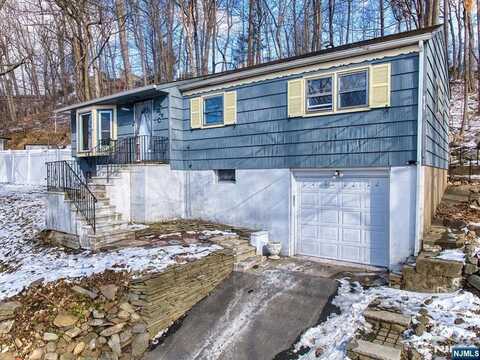 39 Ramapo Hills Boulevard, Oakland, NJ 07436