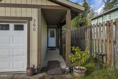 360 5th SE, Toledo, OR 97391