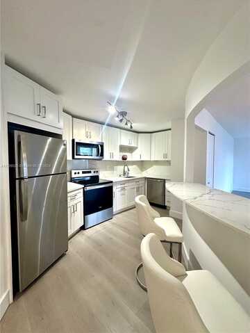1000 Parkview Dr, Hallandale Beach, FL 33009