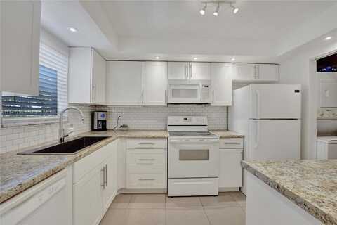 6080 NW 44th St, Lauderhill, FL 33319