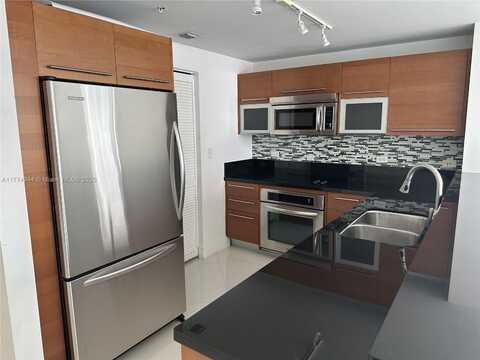 253 NE 2nd St, Miami, FL 33132