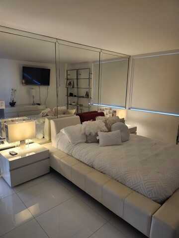 2555 Collins Ave, Miami Beach, FL 33140