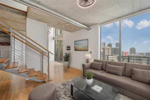 690 SW 1st Ct, Miami, FL 33130