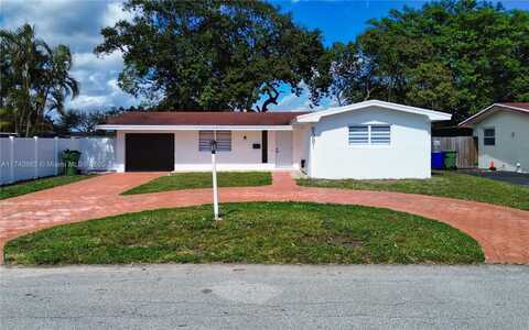 8381 NW 11th St, Pembroke Pines, FL 33024