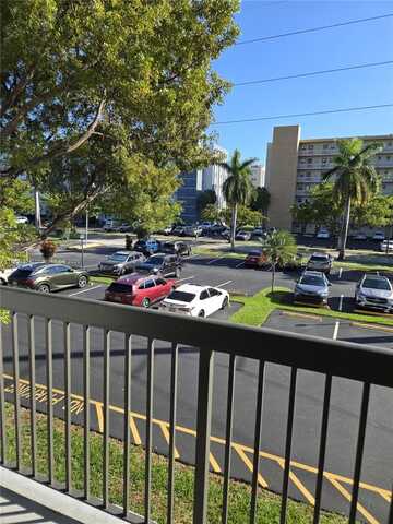 1301 NE 7th St, Hallandale Beach, FL 33009