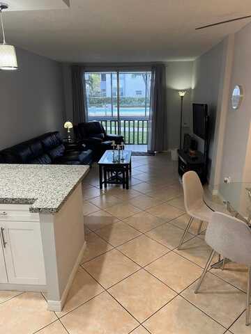 6707 NW 169th St, Hialeah, FL 33015