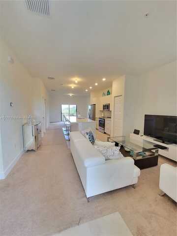 7925 NW 104th Ave, Doral, FL 33178