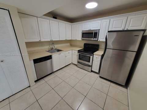 711 N Pine Island Rd, Plantation, FL 33324