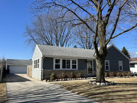 4321 S 49th St, Greenfield, WI 53220