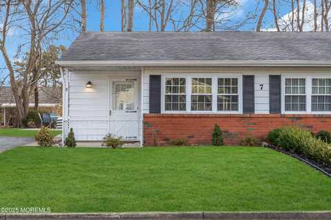 7 Ohio Drive, Whiting, NJ 08759