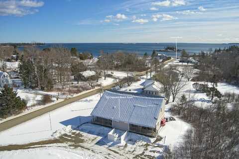 19 Crescent Beach Road, Owls Head, ME 04854