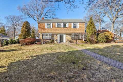 29 Whitfield Lane, Coram, NY 11727