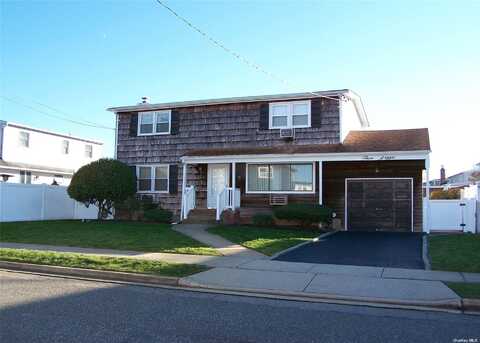 3 Argyle Lane, Massapequa, NY 11758