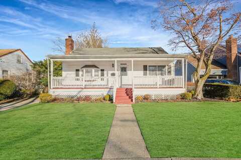 113 Yoakum Avenue, Farmingdale, NY 11735