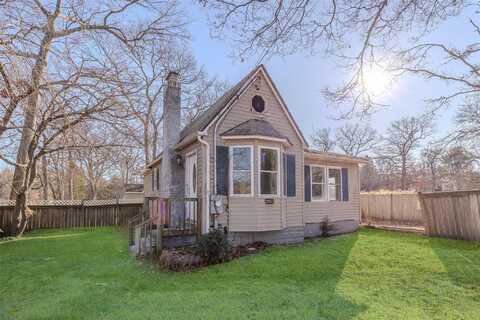 2 Avon Lane, Middle Island, NY 11953