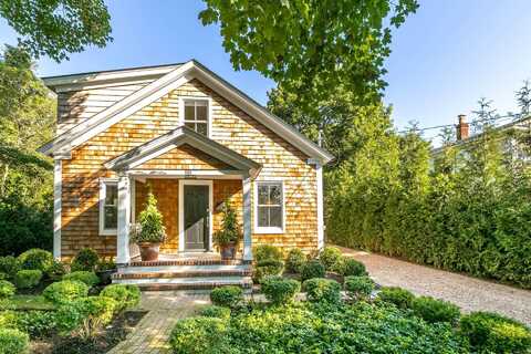 33 Halsey Avenue, Southampton, NY 11968