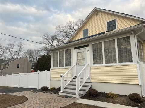 19 Milburn Road, Sound Beach, NY 11789