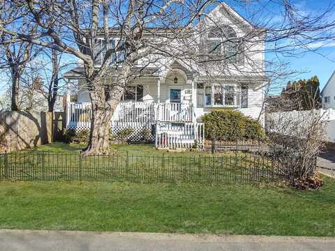 288 31st Street, Lindenhurst, NY 11757