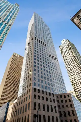 950 N Michigan Avenue, Chicago, IL 60611