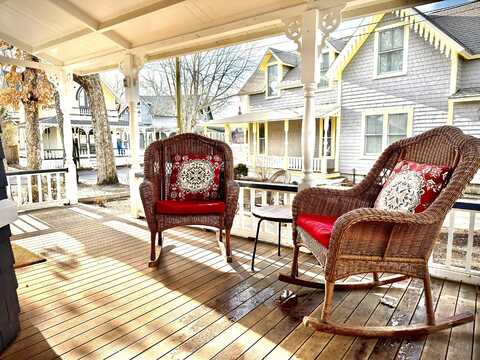 1 Cottage Park, Oak Bluffs, MA 02557