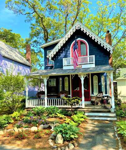 1 Cottage Park, Oak Bluffs, MA 02557