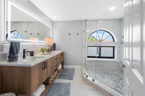 637 Beachwalk, NAPLES, FL 34108