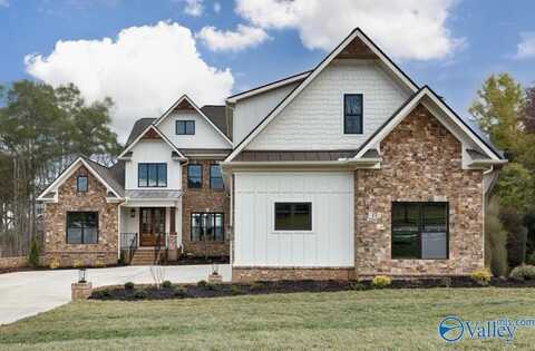 17 Ridge Bluff Circle, Huntsville, AL 35803