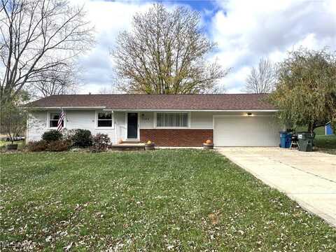 1155 Chaparrel Road SW, Hartville, OH 44632