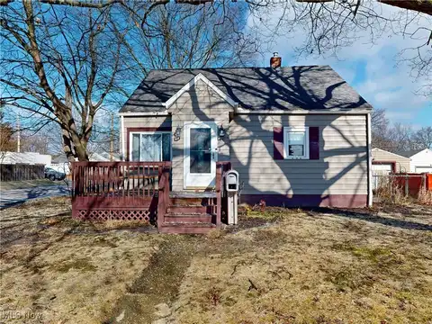 33 Pierce Avenue, Cuyahoga Falls, OH 44221