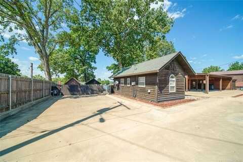 1557 110th Street NW, Grove, OK 74344