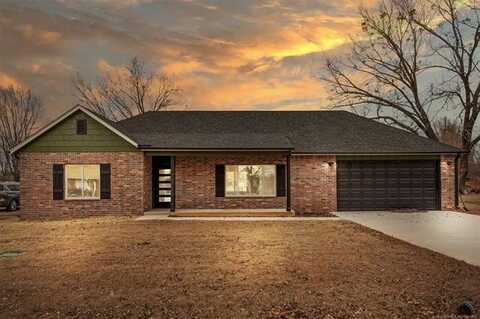 17566 S 324th East Avenue, Coweta, OK 74429