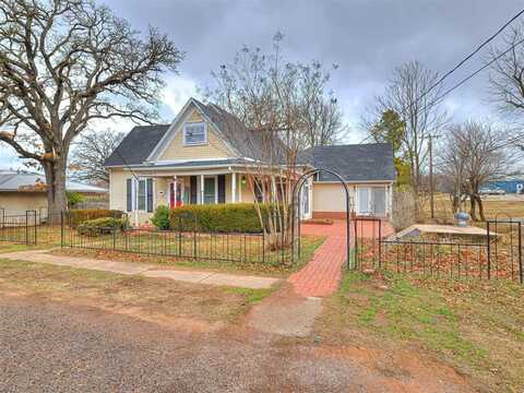 722 E 2nd Street, Chandler, OK 74834