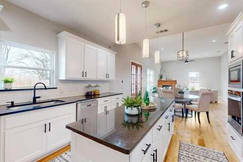3928 SILVERHILL Drive, Dallas, TX 75241