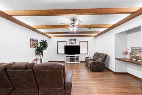 609 S Elm Street, Weatherford, TX 76086