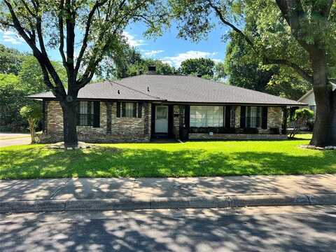 2730 King Cole Drive, Dallas, TX 75216