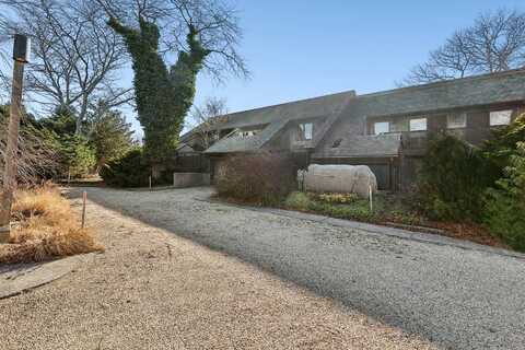 10 Palomino Ct, East Hampton, NY 11937