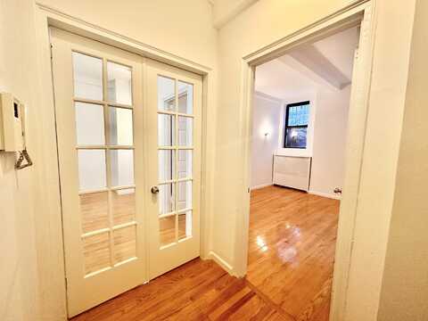 74 West 68th Street, New York, NY 10023