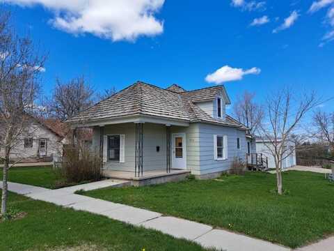 630 W 2nd Street, Chadron, NE 69337