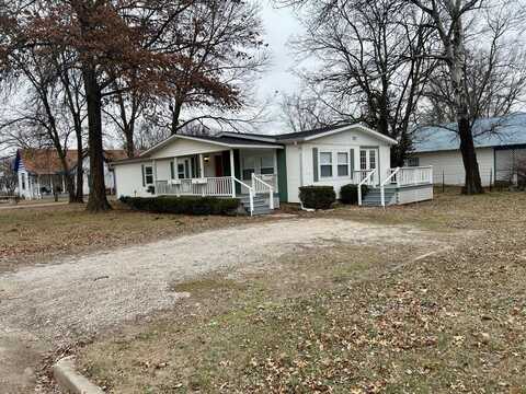 102 102 E 6th Ave, Caney, KS 67333