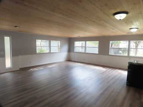1101 Walnut Way, Deland, FL 32724