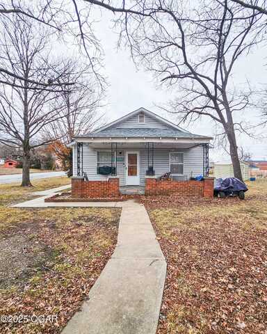 702 N Ball Street, Webb City, MO 64870